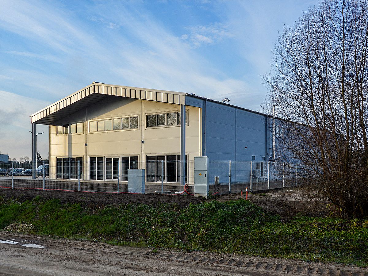 Kravas mašīnu serviss ar ofisu - Riga