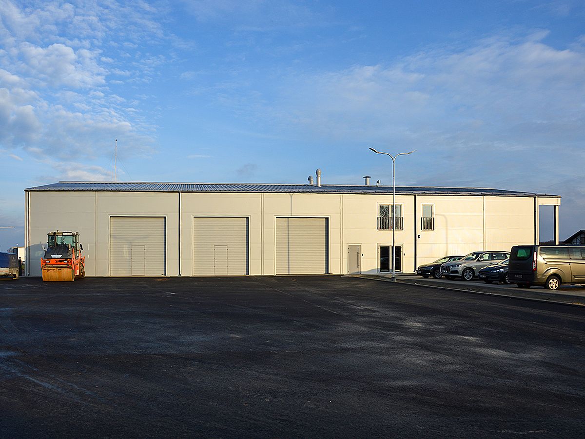 Kravas mašīnu serviss ar ofisu - Riga