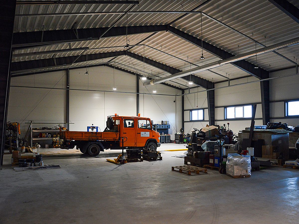 Kravas mašīnu serviss ar ofisu - Riga